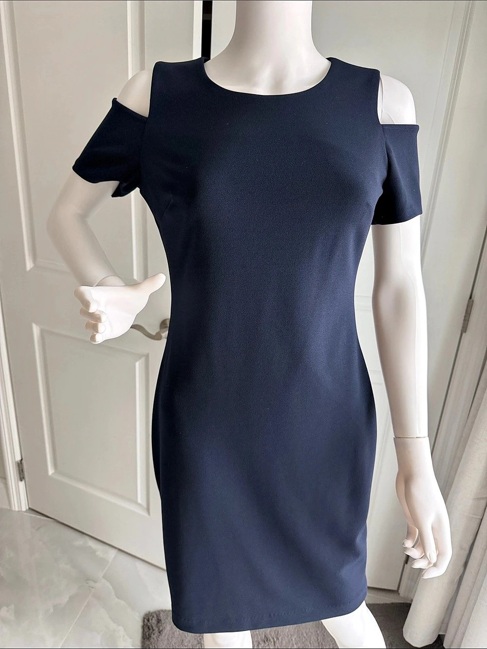 NWOT Tommy Hilfiger Short Sleeve Cold Shoulder Crepe Sheath Dress